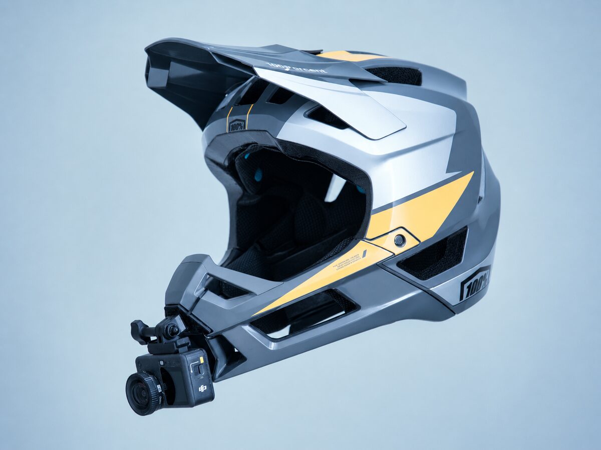 100% Trajecta — GoPro montiert