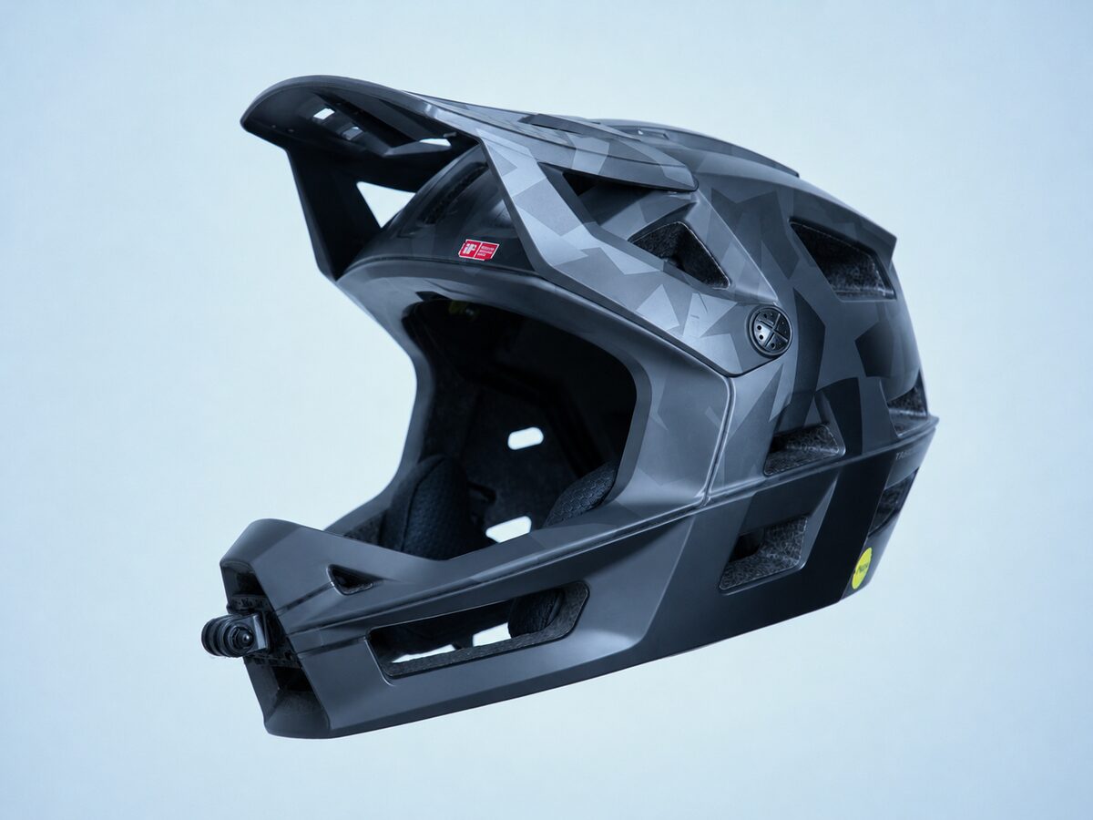 iXS Trigger FF GoPro chin mount