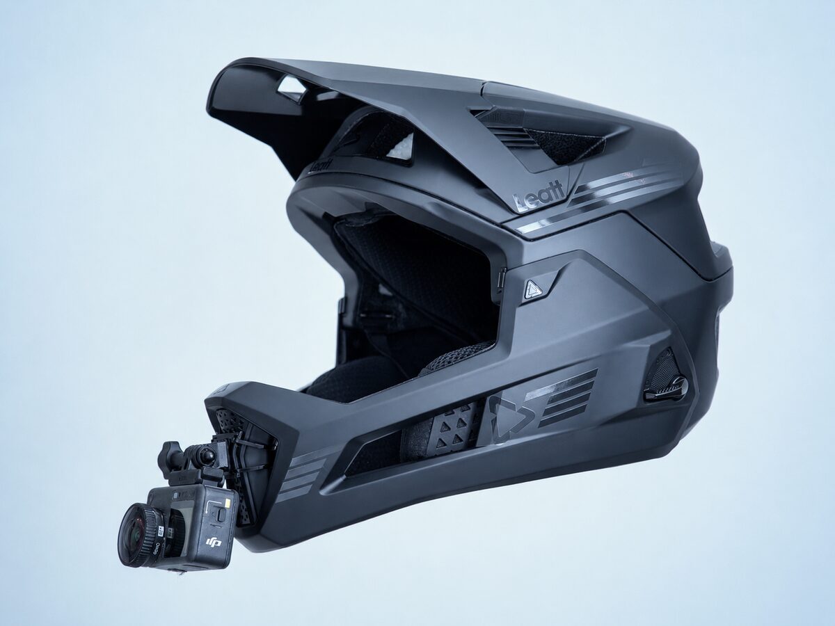Leatt Enduro 4.0 — GoPro montiert