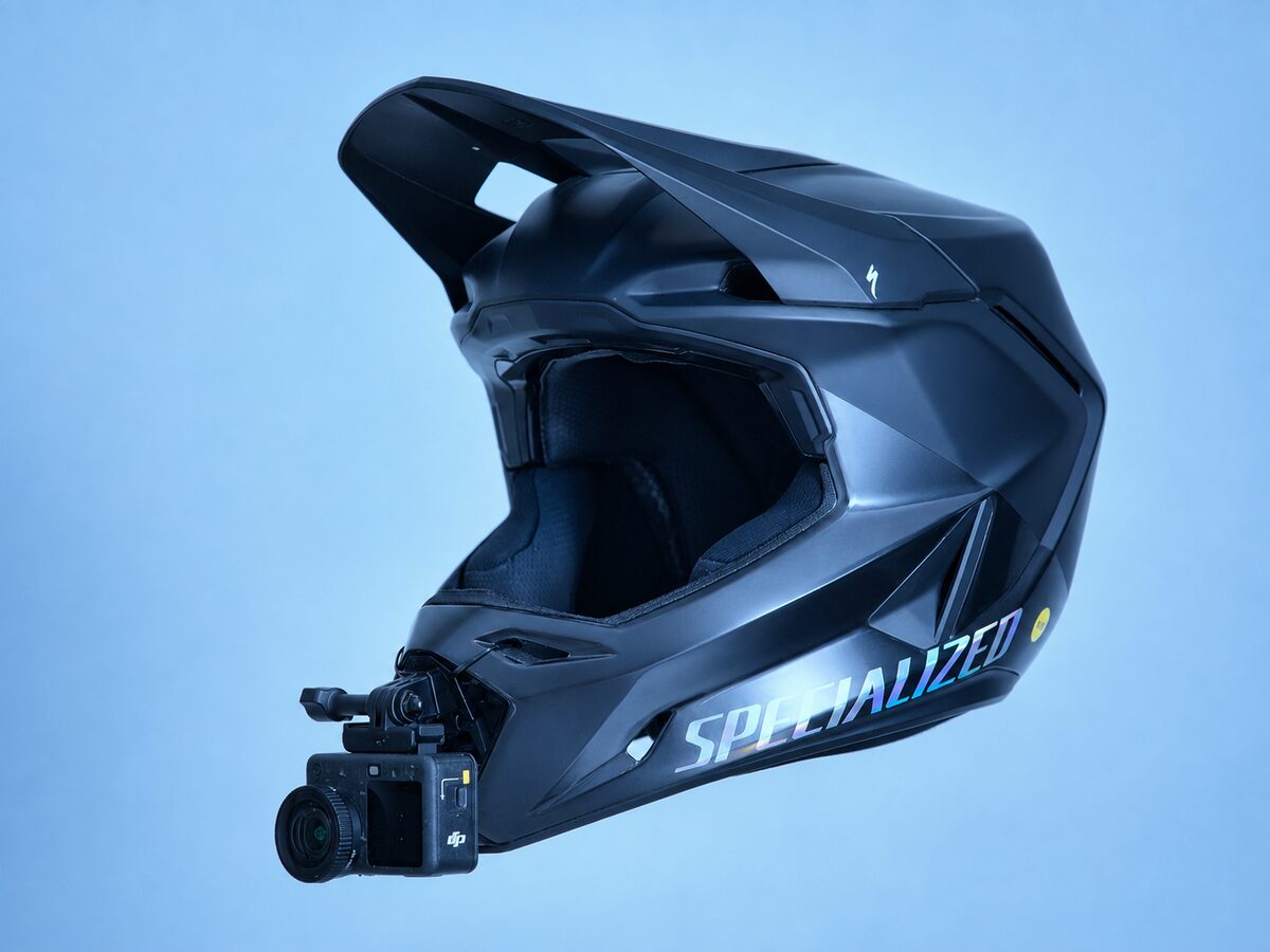 GoPro an der Kinnhalterung des Specialized Dissident 2 montiert