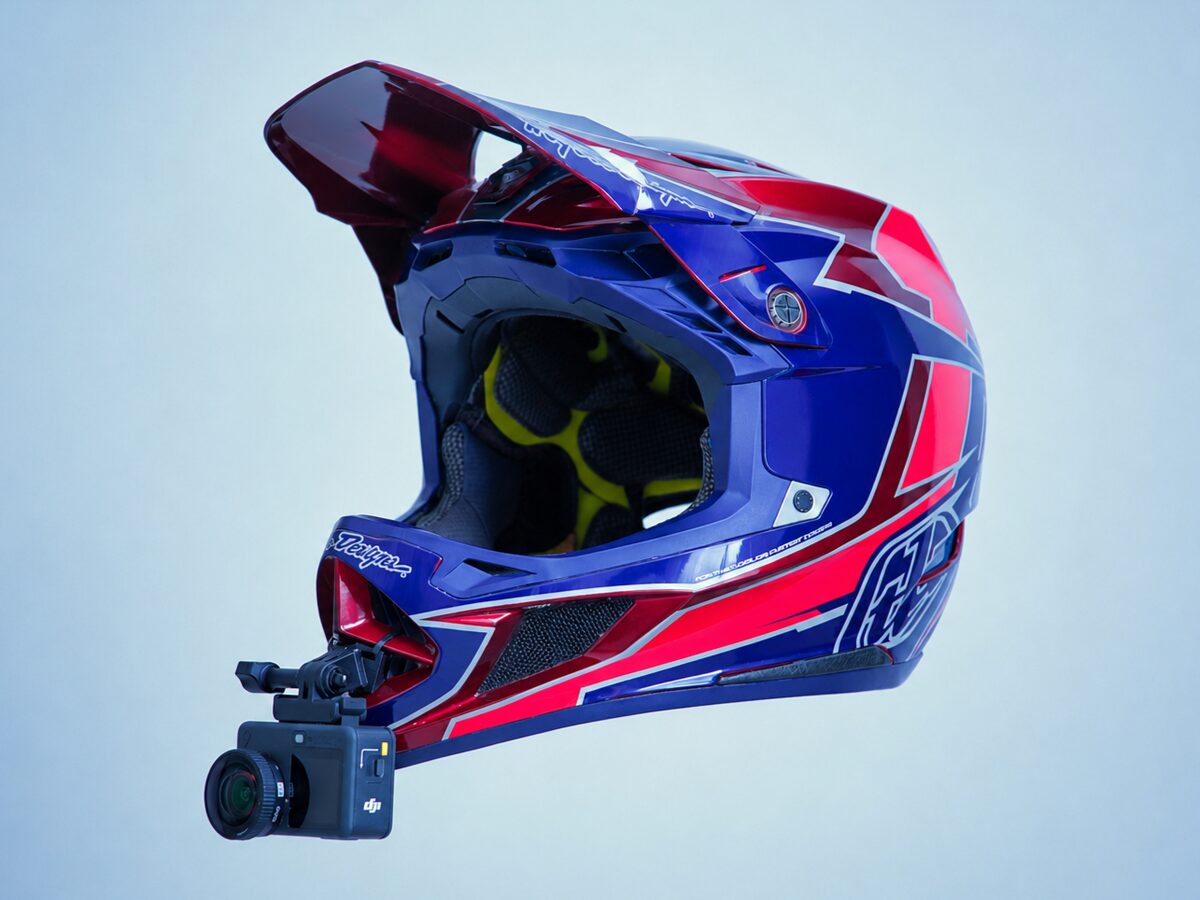 Troy Lee Designs D4 — GoPro montiert